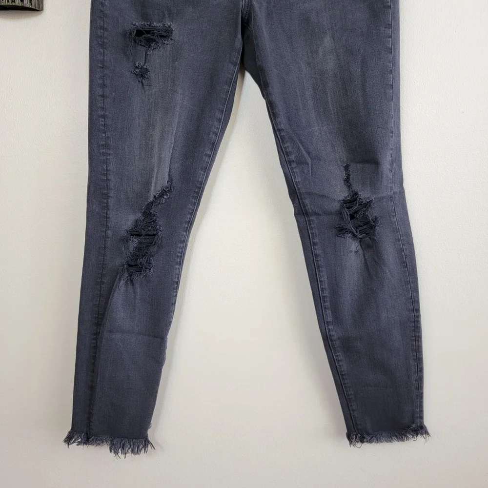 American Eagle Skinny Jeans Jegging Super Low Black Distressed Frayed Crop AE 10